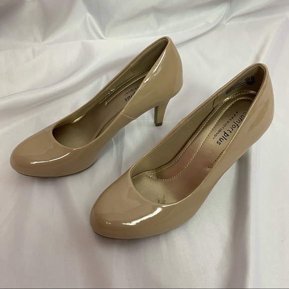 Comfort Plus by Predictions Karmen Pump, size 5